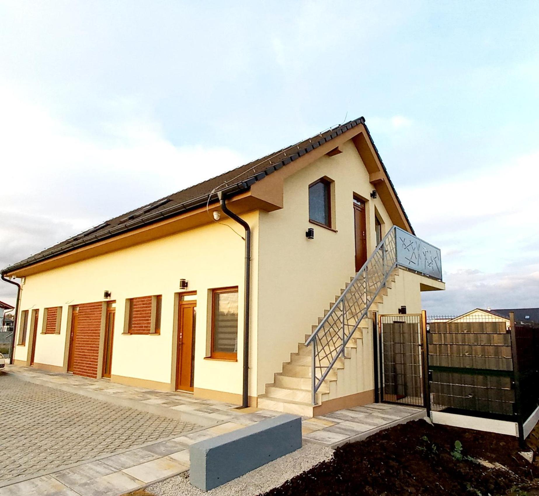Ahoy Relax Apartmany Nesvady Экстерьер фото